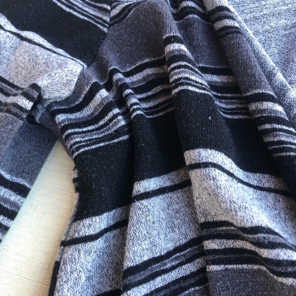 2/$20 sale! SJS 1X grey & black cardigan - Picture 3 of 3